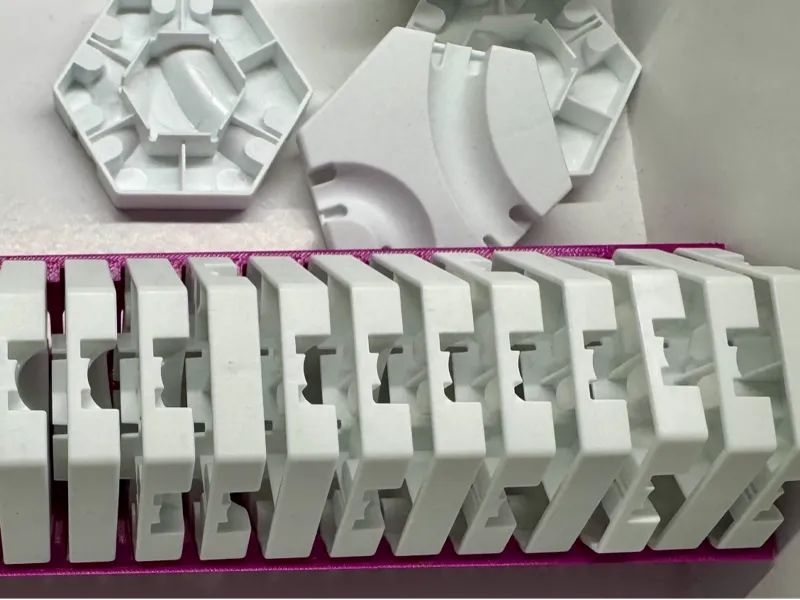 Gravitrax Storage 18 + 21 pieces - white slopes