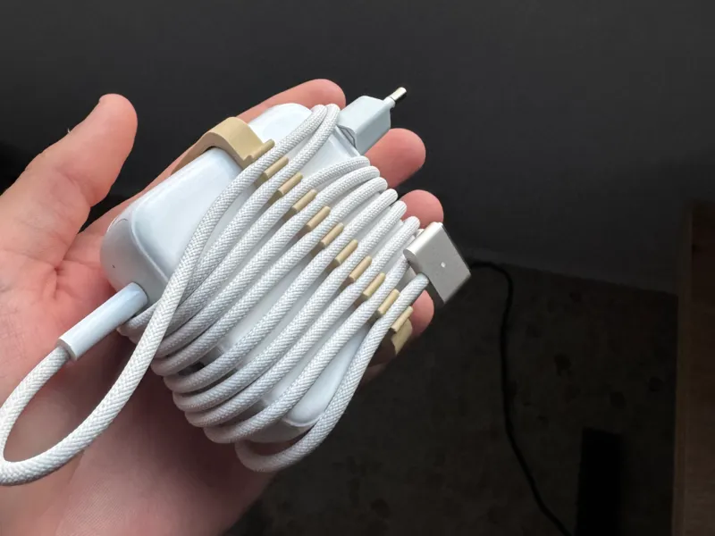 ORGANIZADOR PARA CARGADOR DE 67W MACBOOK AIR