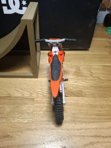 Marco decorativo: Finger motocross / dirtbike 1:16 scale — vista de referencia 4