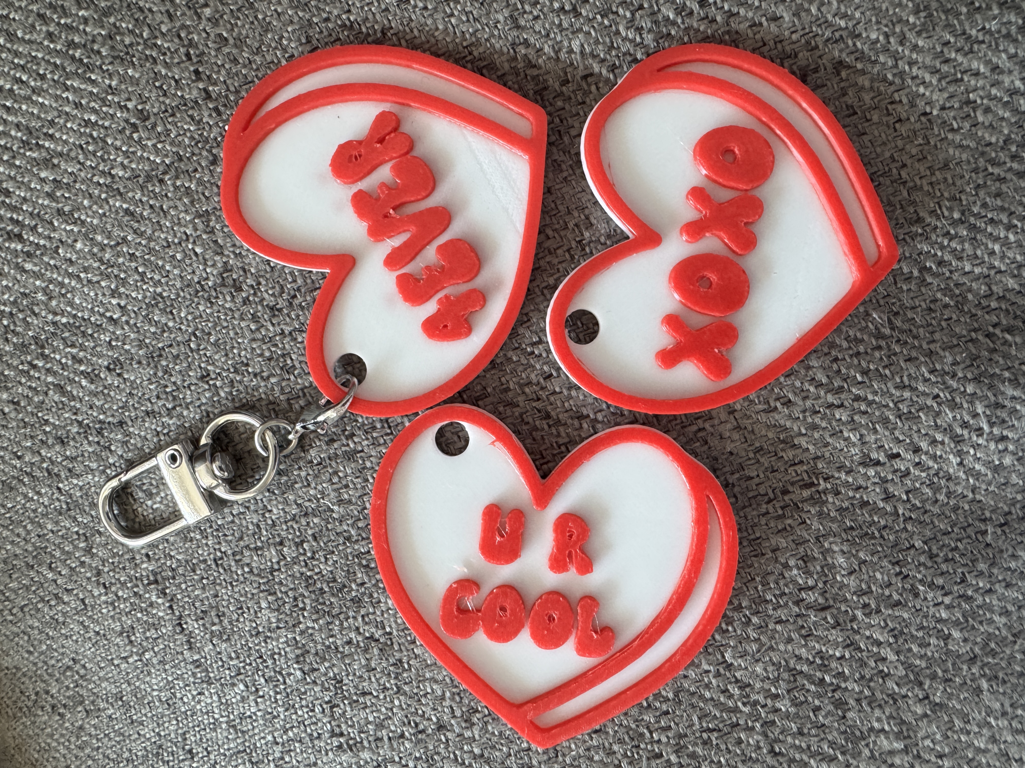 Miniatura 2 do modelo 3D Conversation Heart Keychain Set