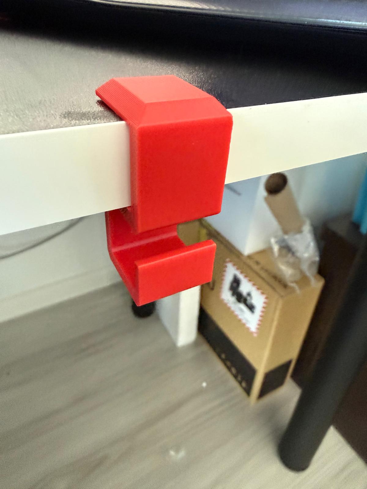 Miniatura 8 do modelo 3D Simple Parametric Cable Hook (No screws)