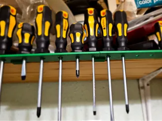Screw Driver Holder. Screw on wooden shelf. PETG