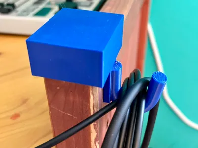Cablehook for pole
