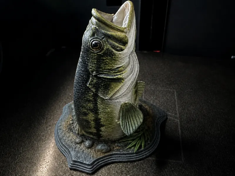 Black Bass Trophy Wand Deko 