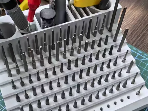 Range-embouts de tournevis multifonction