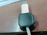 Clip fixe-câble pour bord de bureau — photo 1