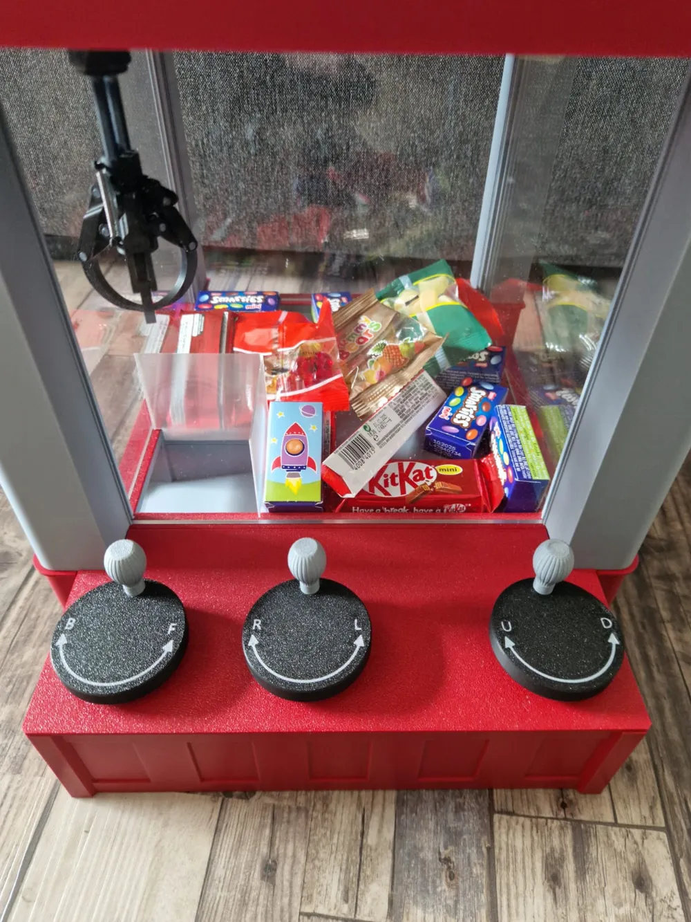Miniatura de Máquina Garra - Modelo de impresión 3D gratuito - MakerWorld