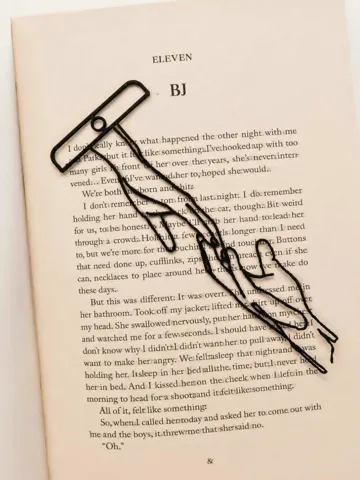 Accesorio de lectura: Line Art Bookmark - Hands — vista de referencia 3