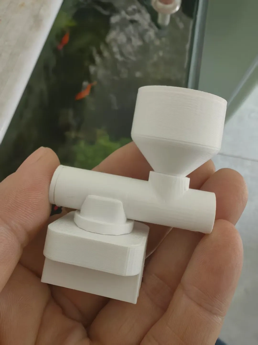 Miniatura 1 do modelo 3D 小型鱼缸自动喂食器（远程定时秒动控制），搭配分粮盒可以实现一条鱼也能自动控制喂食量