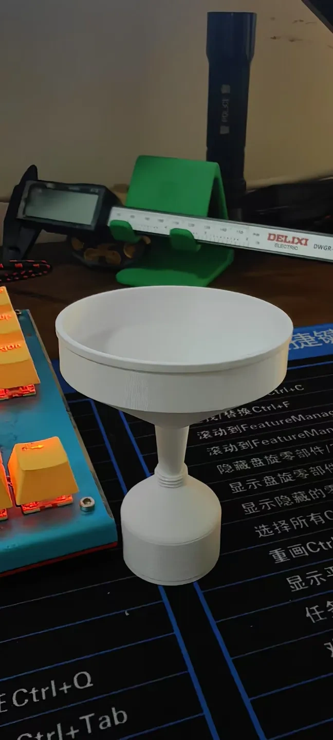 Miniatura 2 do modelo 3D 小型鱼缸自动喂食器（远程定时秒动控制），搭配分粮盒可以实现一条鱼也能自动控制喂食量