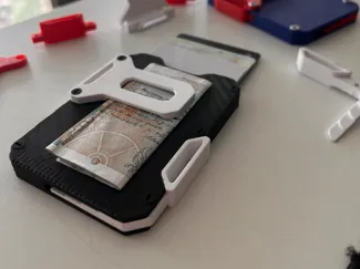 R4 Wallet - card lever mechanism MAGSAFE