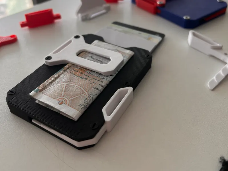 R4 Wallet - card lever mechanism MAGSAFE