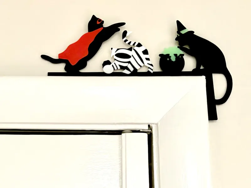 Halloween dress up cats door frame decoration