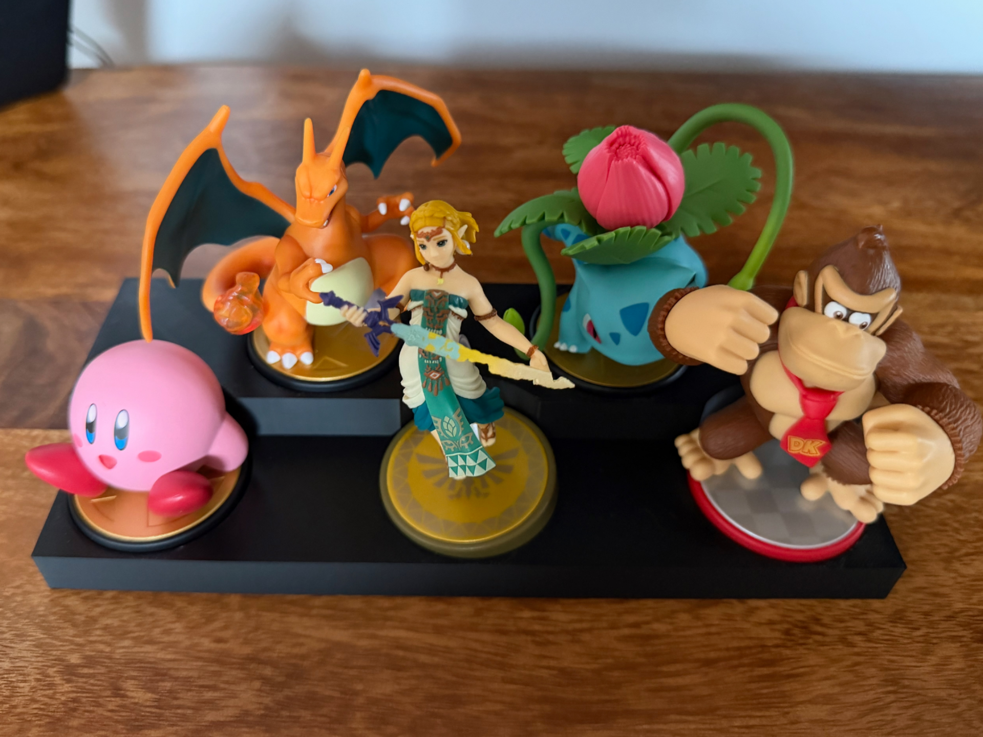 5 Amiibo figures pedestal [Parametric]