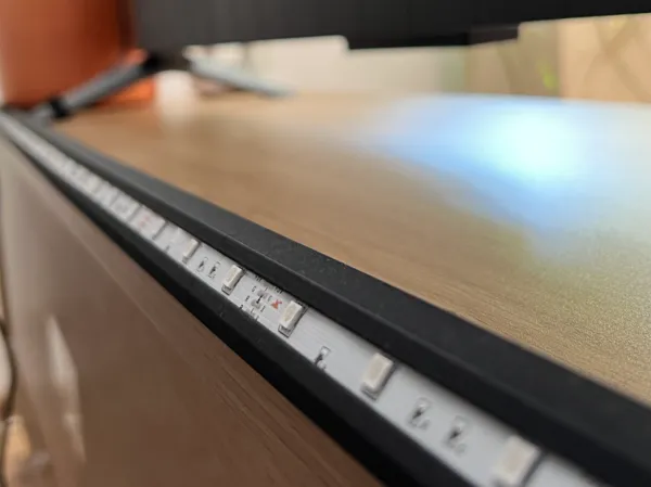 Goulotte modulaire pour ruban LED de TV