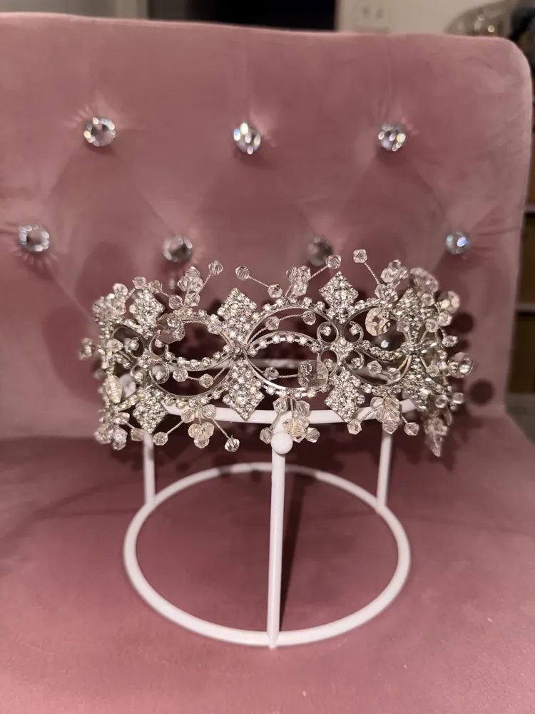 Tiara/Crown Stand - Free 3D Print Model - MakerWorld