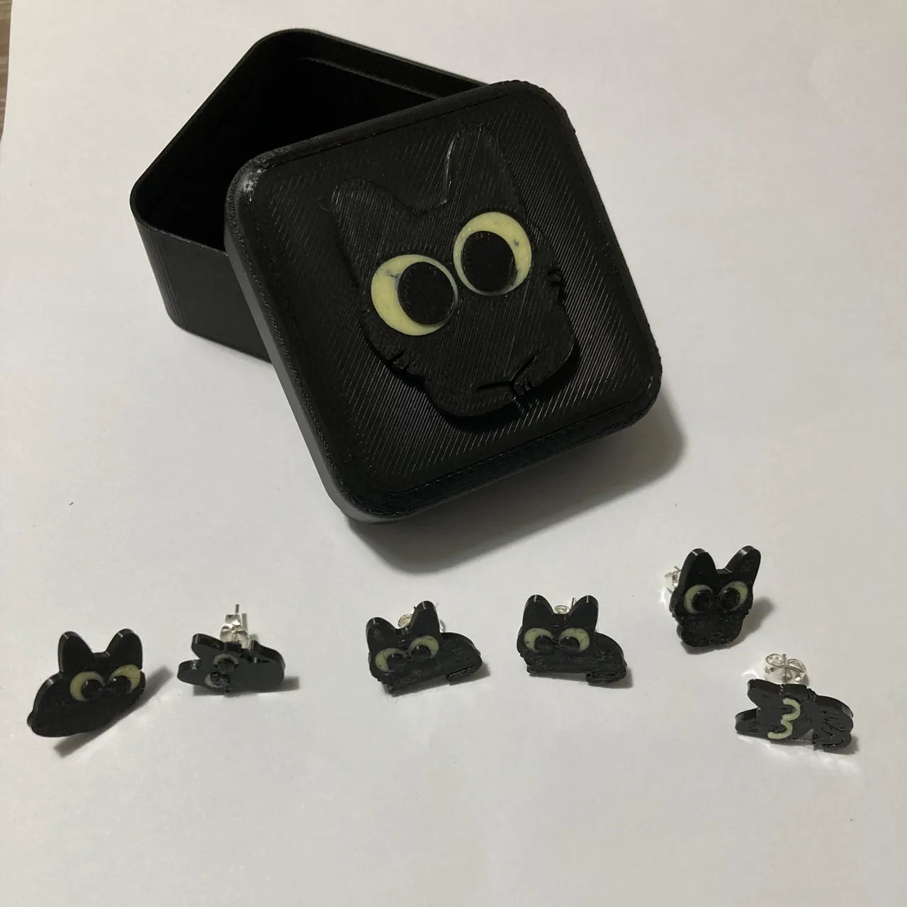 Cute black cat earrings box view 2