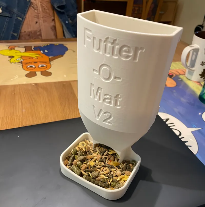 Automatic rodent feeder