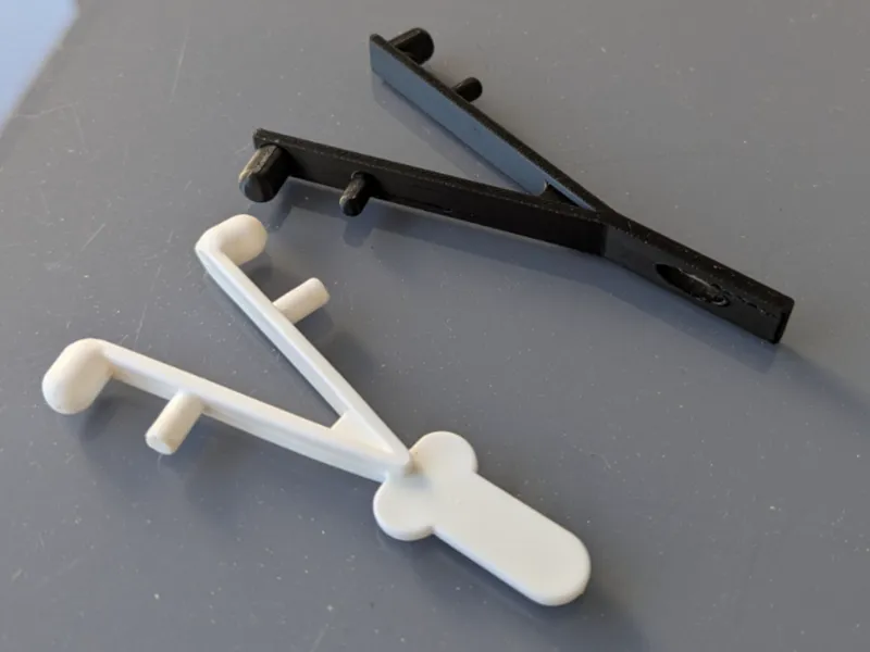 Pool pole clip 
