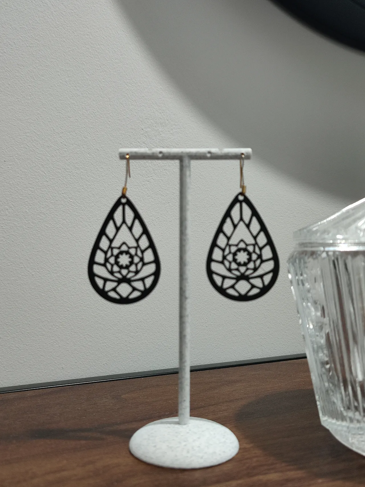 Aretes Flor de Loto Negra view 2