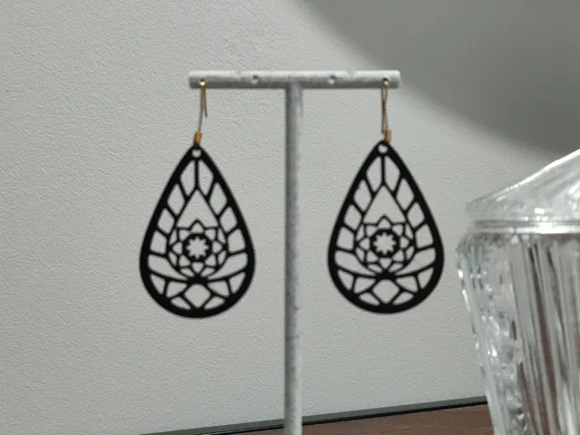Aretes Flor de Loto Negra