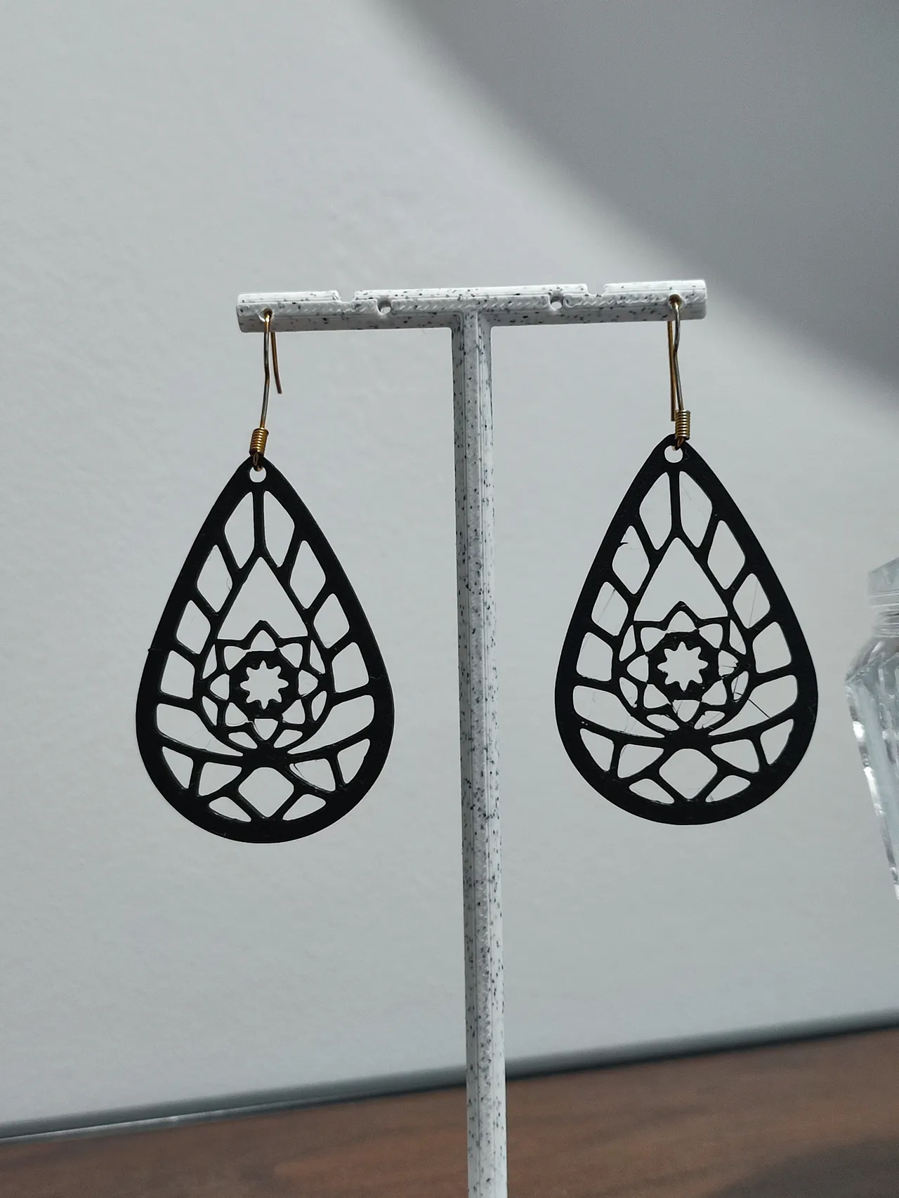 Aretes Flor de Loto Negra view 3