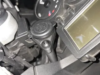 BMW F800R Halterung Cockpit-USB-Anschluss