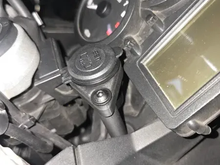 BMW F800R Halterung Cockpit-USB-Anschluss
