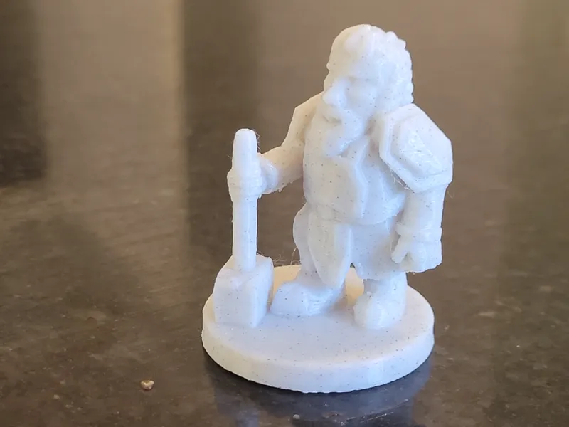 Dwarf with hammer and 32mm base