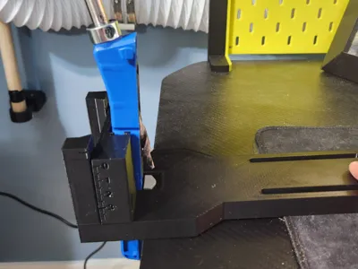 Pocket hole jig adapted for single horizontal part