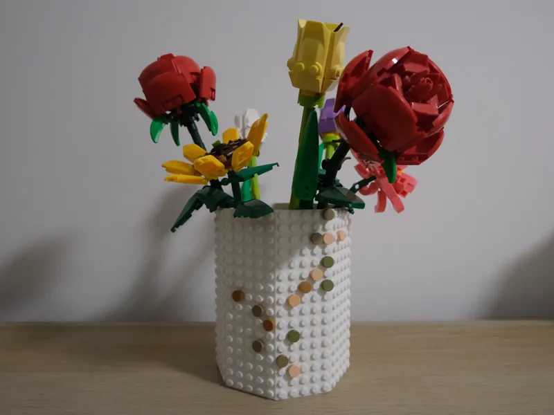 Octagonal Brick Compatible Flower Vase & Organizer