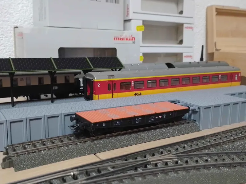 Märklin H0 Scale Era III Cargo Station | C-Gleis