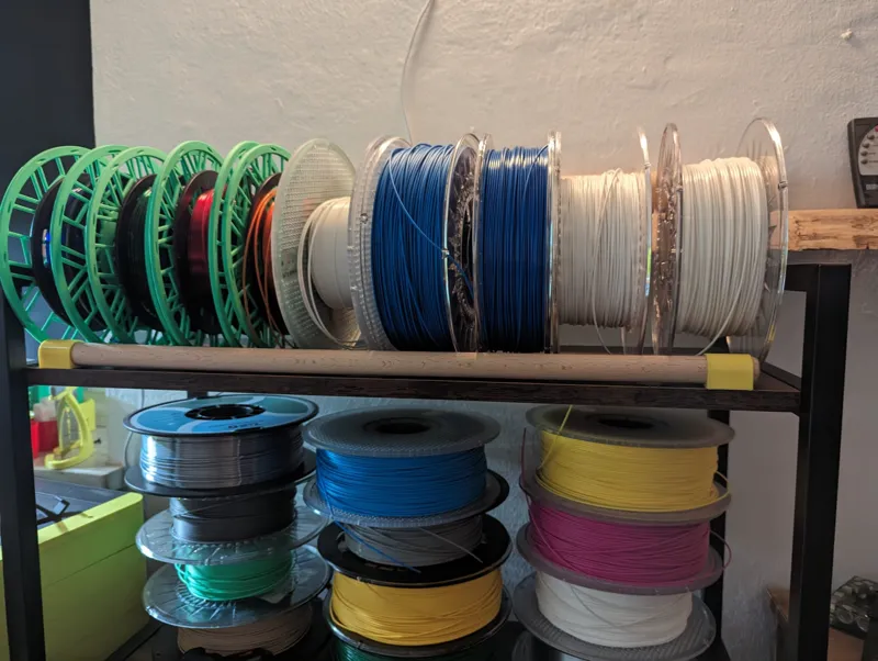 Halter für Holzrundstab für Filament regal