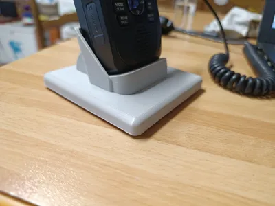 Desktop stand for Icom ID-52 / 51