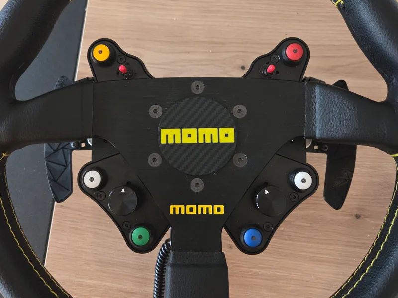 Tapa aro con logotipo Momo