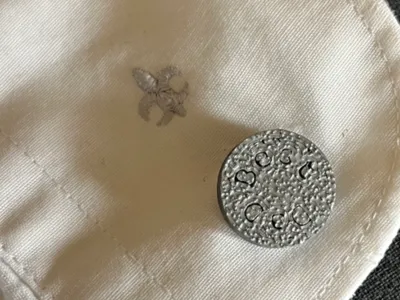 Cufflinks present