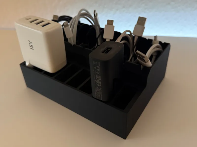USB - Organizer für Kabel & EU-Ladegeräte