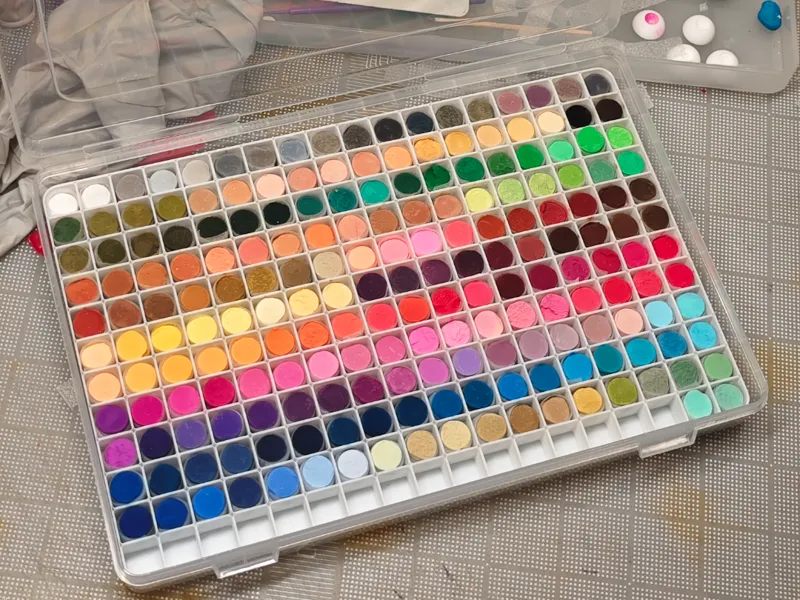 200 color soft pastel holder/storage/container