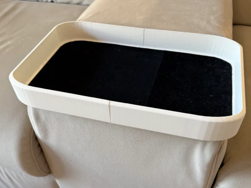 Vassoio per divano con porta bicchieri