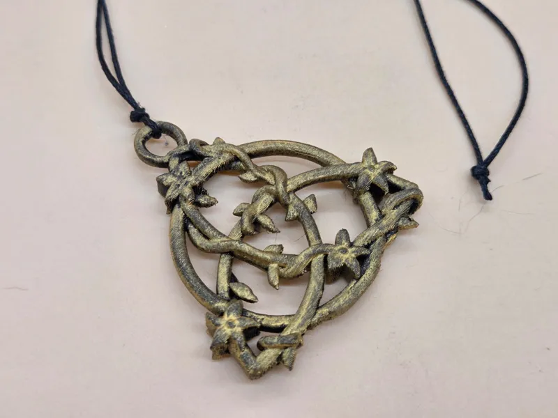 Mystischer Dornen-Triquetra Anhänger