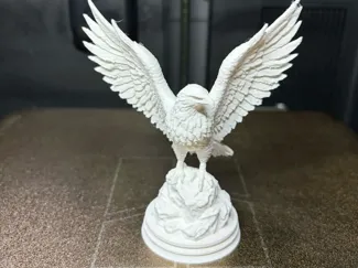 Majestic Eagle on Rock – Detail Decorative Statue