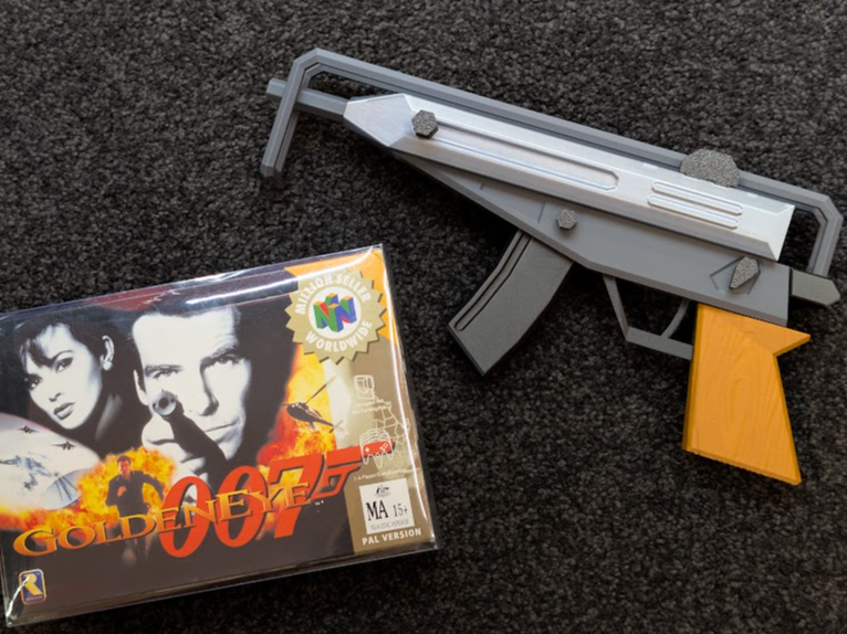 Goldeneye 007 64 - Klobb Prop Replica - 1