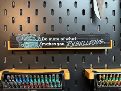 Horizontal display folding ruler holder for Skadis