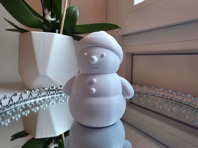 Schneemann – Minimalistische Winterfigur