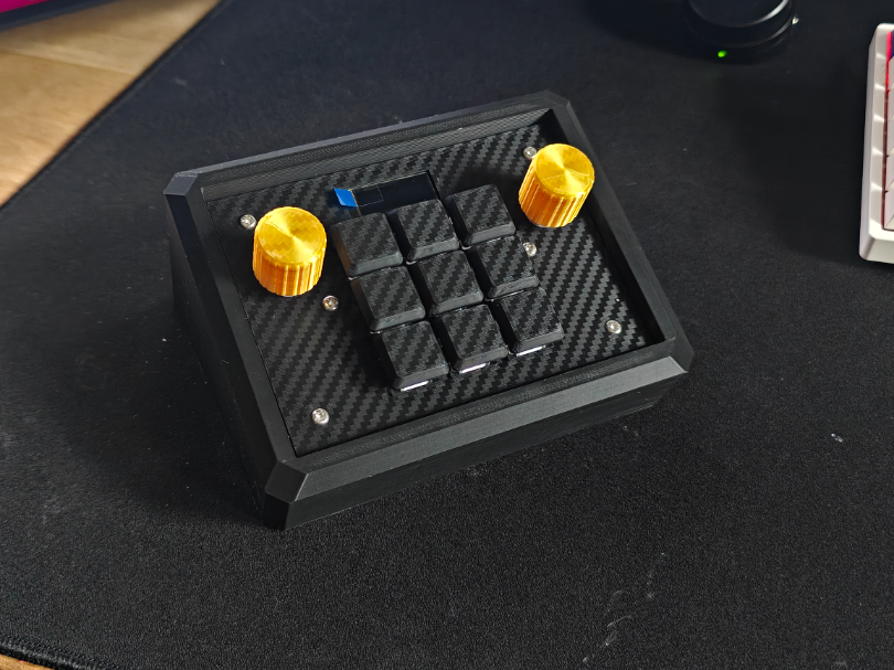 Macropad with knobs and OLED screen