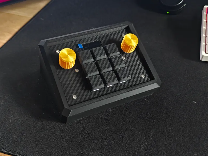 Macropad with knobs and OLED screen
