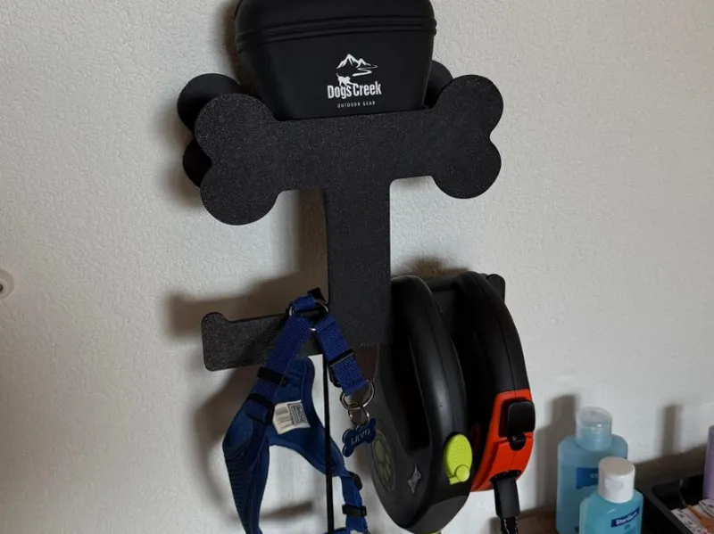 Kompakte Hundegarderobe mit Organizer-Fach