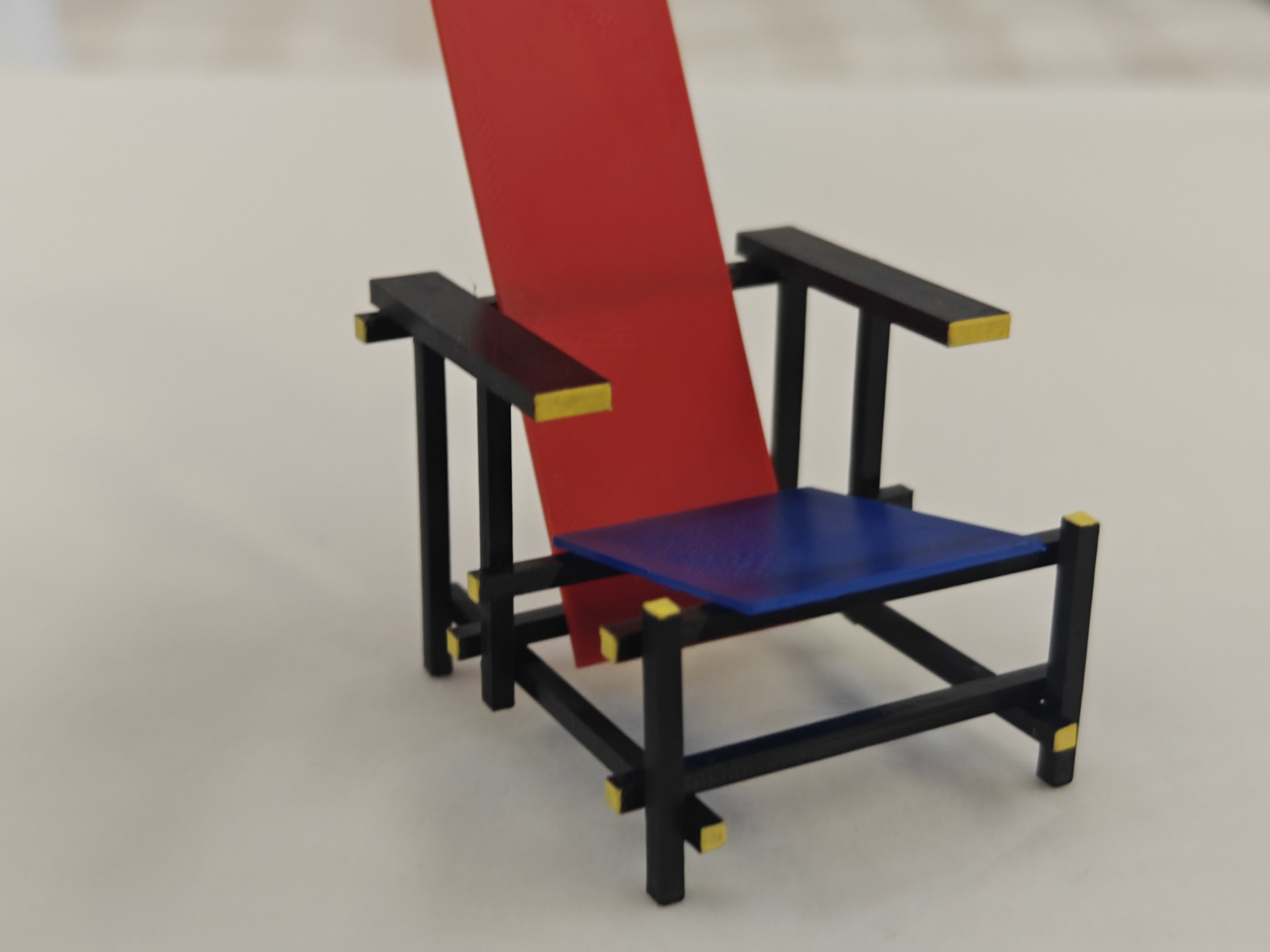 Miniatura 3 do modelo 3D 【经典重生 | 1:10红蓝椅3D打印模型——以榫卯重构现代主义灵魂】仅需耗材15g