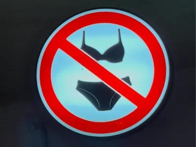 Sign  no underwear