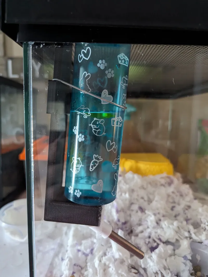 Water bottle holder for 10 gal glass tank